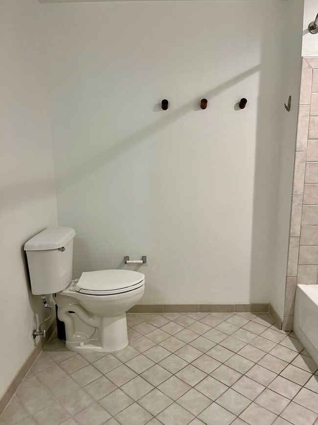 Building Photo - 1390 Kenyon St NW