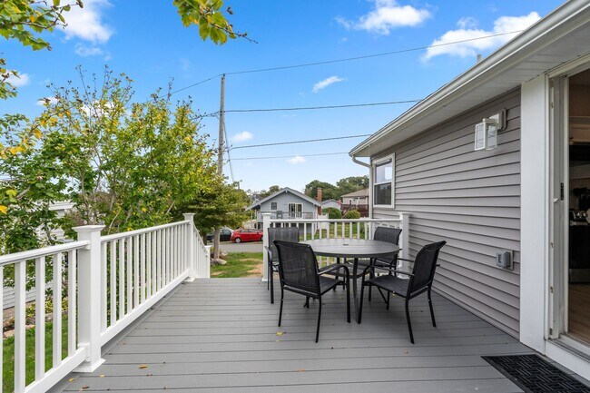 Building Photo - Newly renovated Winter Rental between Long Beach and Good Harbor!
