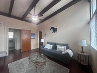 Building Photo - Beautifully Furnished 2 Bedroom Cottage wi...