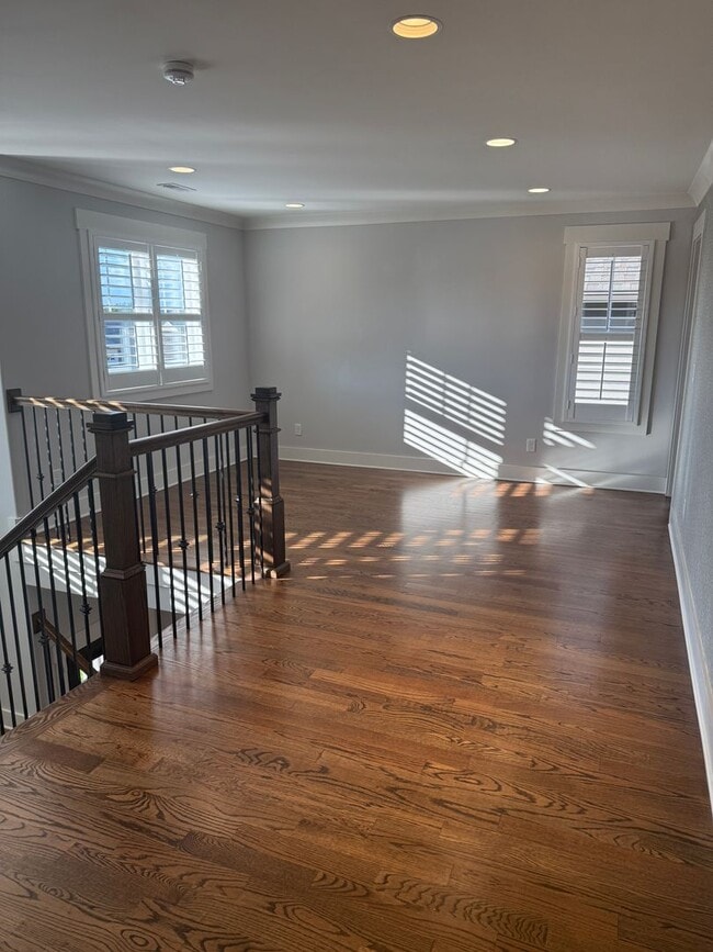 Building Photo - **New Price**Spacious Custom Home in Barns...