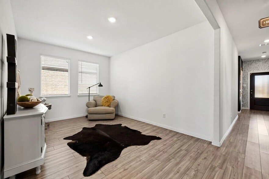 Building Photo - 7101 Crepe Myrtle Ave