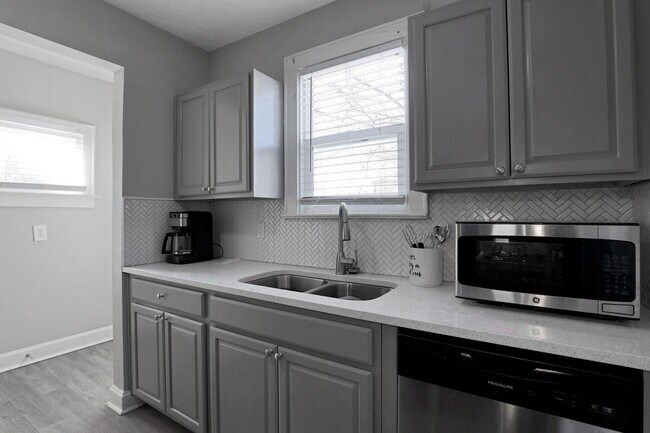 Building Photo - 1125 Wilson Ave