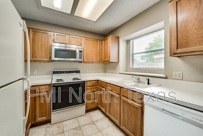 Building Photo - 2701 London Ct