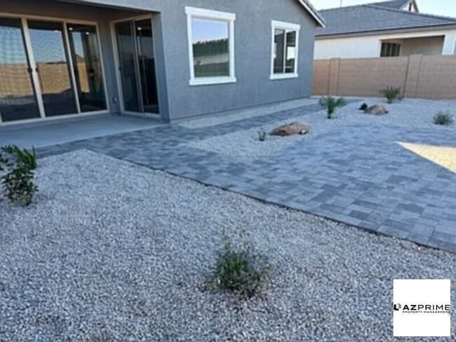 Building Photo - W Saddlehorn Rd