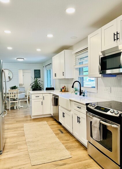 Kitchen - 8 Applewood Ct W