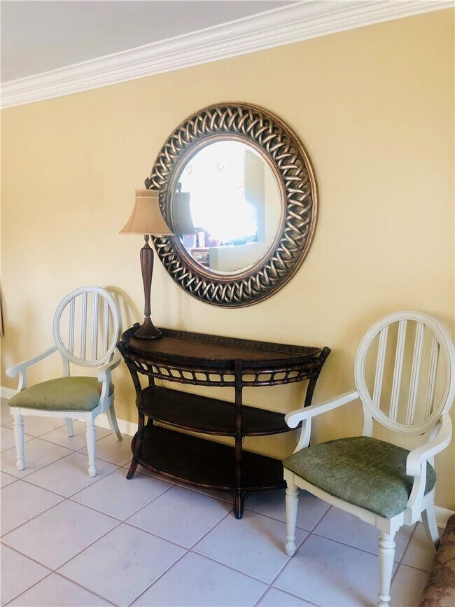 Building Photo - 137 Farnham F