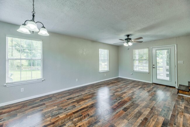 Building Photo - 156 CR 4430