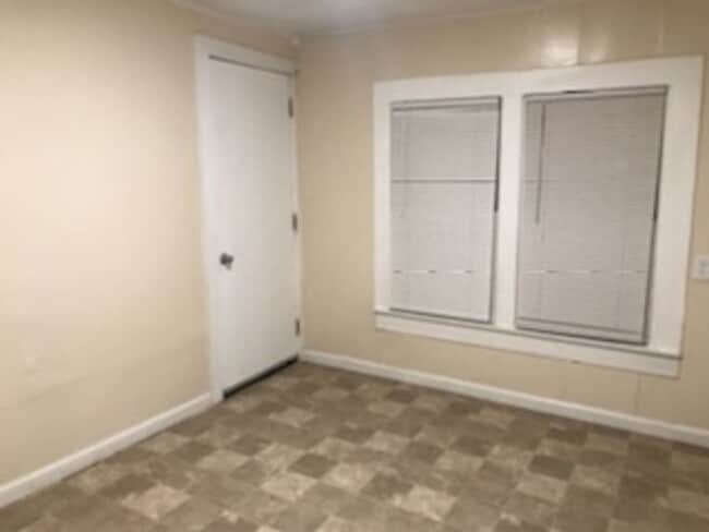 Building Photo - Duplex 1 Bedroom