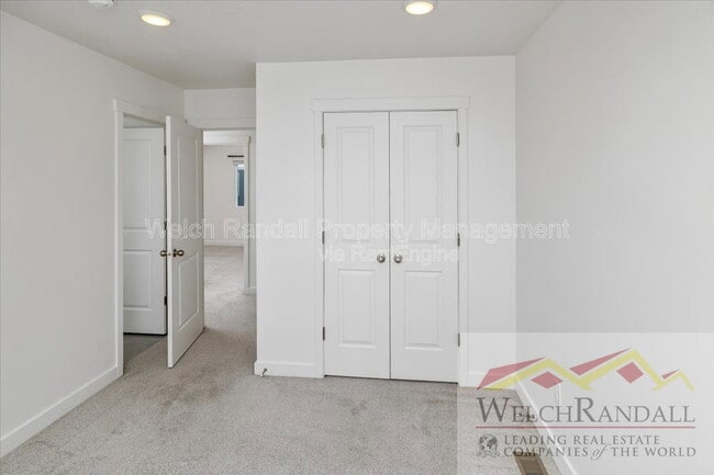 Building Photo - 82 E Weekes Wy