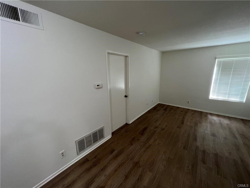 Building Photo - 23341 La Crescenta