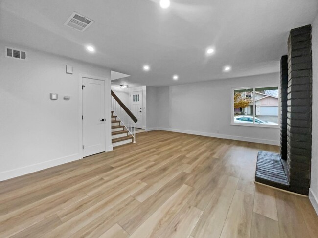 Building Photo - 7952 Summerplace Dr