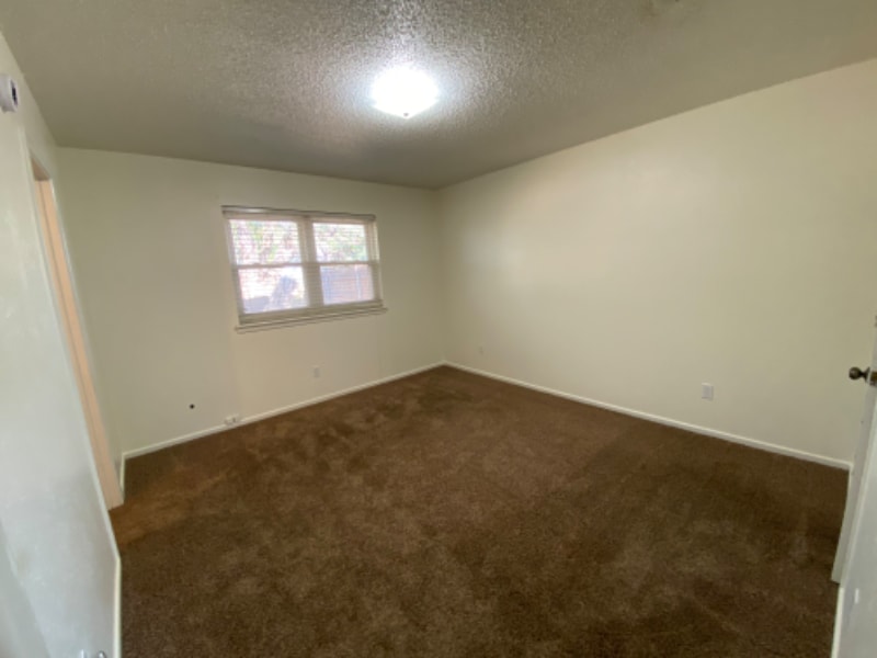 Building Photo - 1110 S Cedar St