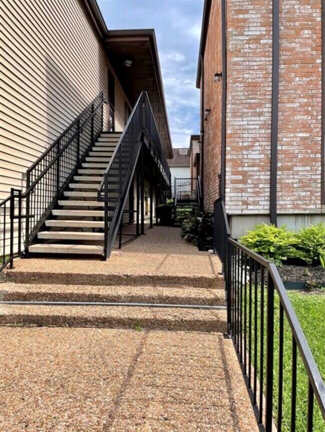 Building Photo - 2515 Shakespeare St
