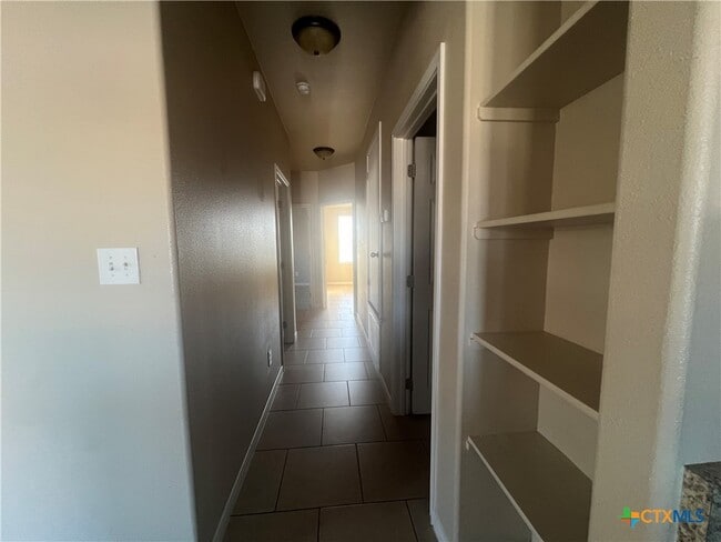 Building Photo - 1206 Loyal Ln