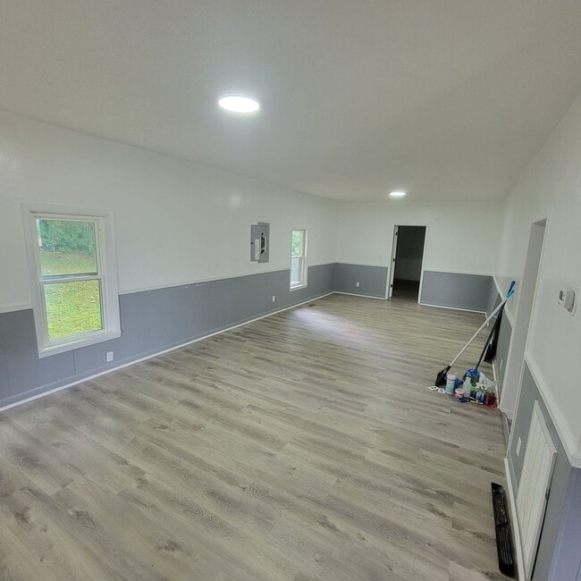 Building Photo - 3/2 -Bonus Room & Basement-Livingston