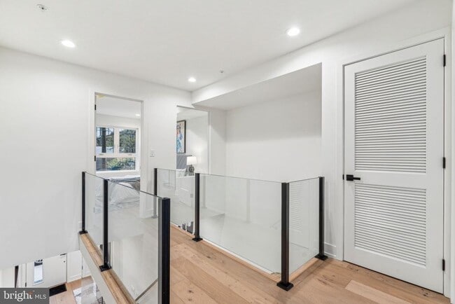 Building Photo - 1106 N Bodine St