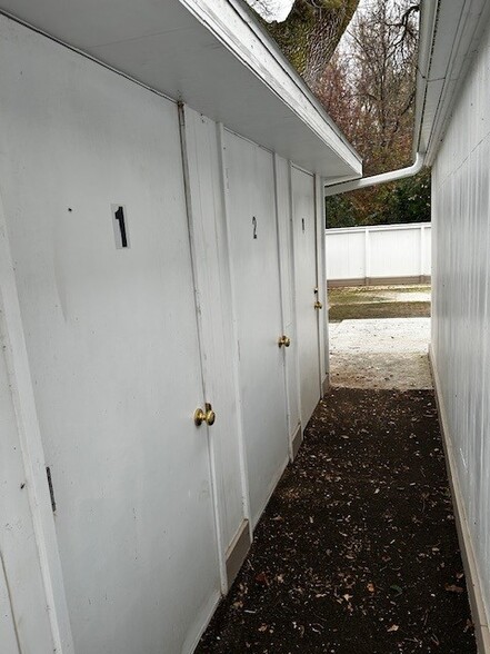 Building Photo - 918 Oak St