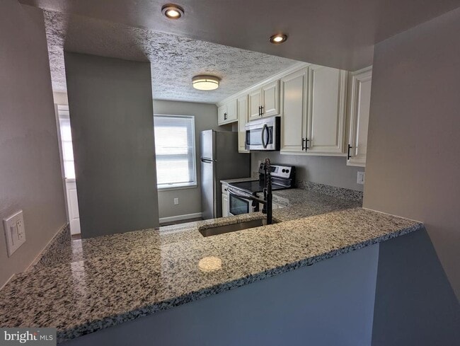 Building Photo - 1680 Thenia Pl