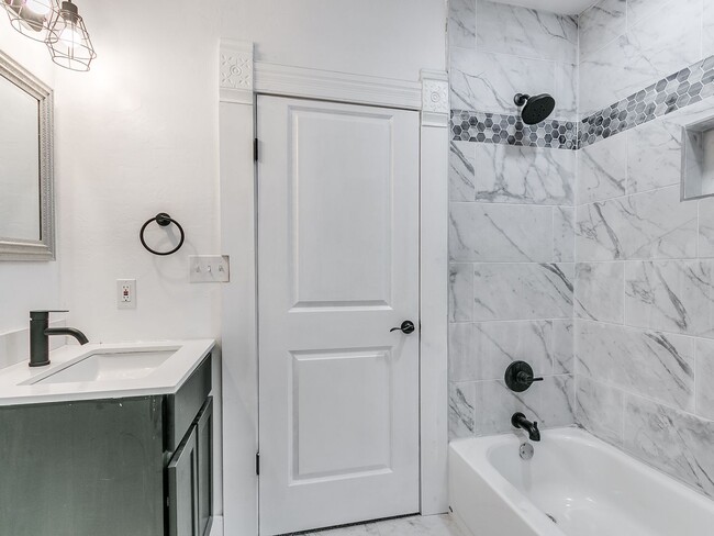 Building Photo - Beautiful 4 bedroom home in Guthrie - Move in Deposit-Free! (If Qualified)