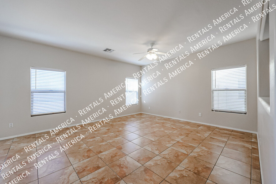 Building Photo - 910 S 118th Ln