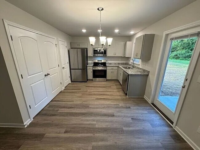 Building Photo - Modern Four Bedroom Home