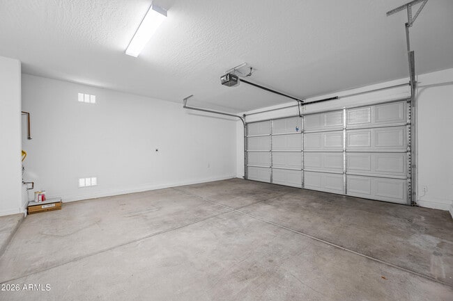 Building Photo - 8926 W Oregon Ave