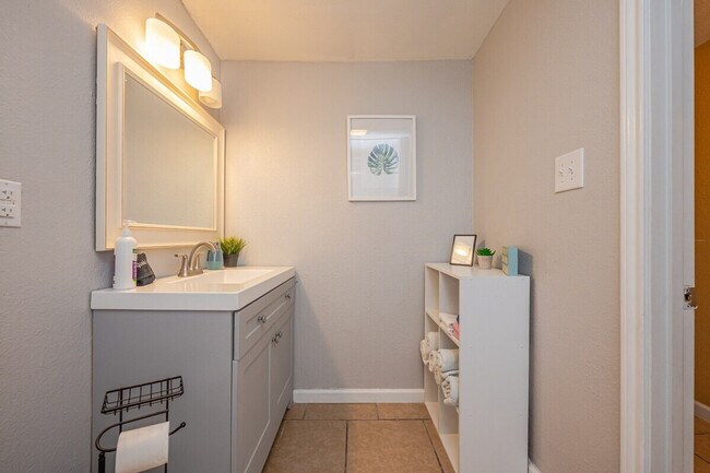 Building Photo - 1131 S 8th St