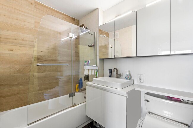 Building Photo - 20 2nd St