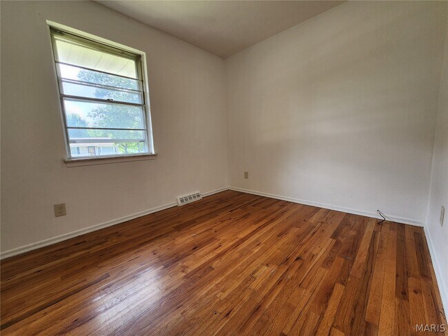 Building Photo - 702 Vendome Ln