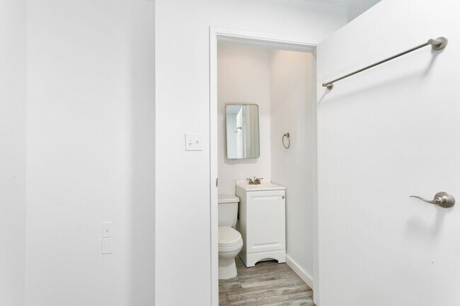 Building Photo - 5420 S Tacoma Way