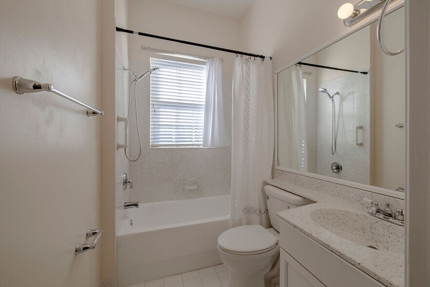 Building Photo - 2536 Bella Vista Cir