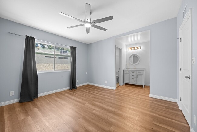 Building Photo - Bright, spacious Van Nuys 3-level townhome