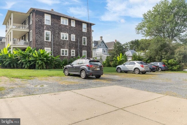 Building Photo - 104 Maple Ave