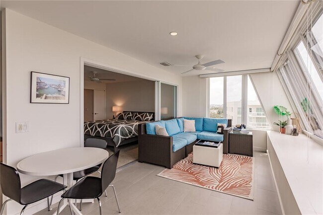 Building Photo - 1200 E Peppertree Ln