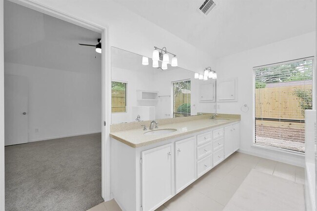 Building Photo - 12326 Rocky Knoll Dr