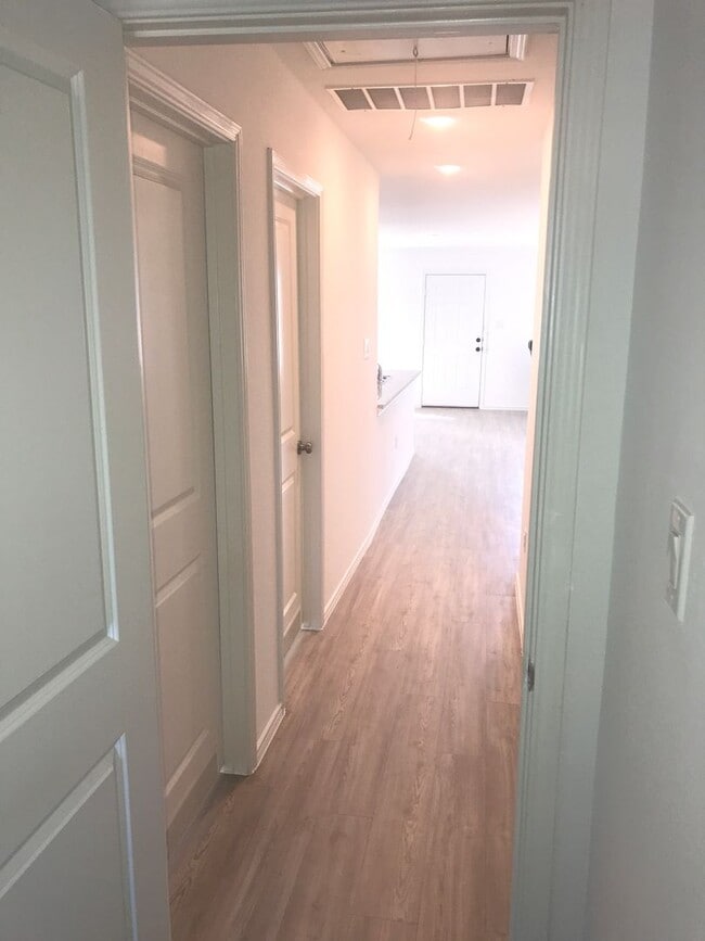 Building Photo - Beautiful home with great amenities!