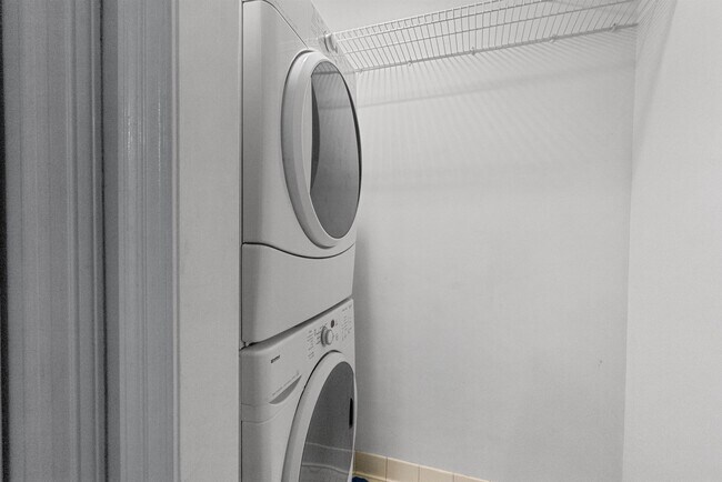 Building Photo - 100 Shearwater Ct E