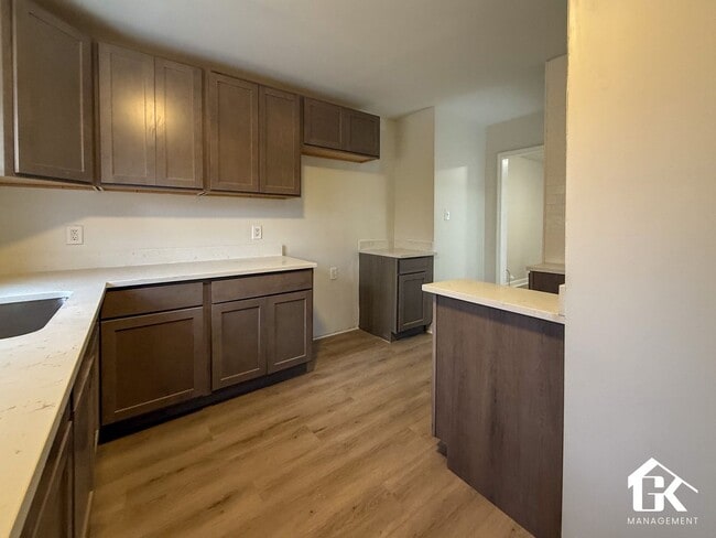 Building Photo - Fully remodeled 3 Bed 2.5 Bath