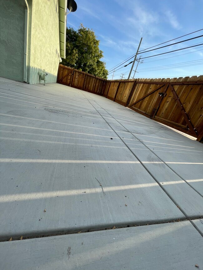 Building Photo - 1691 Yorktown Ct