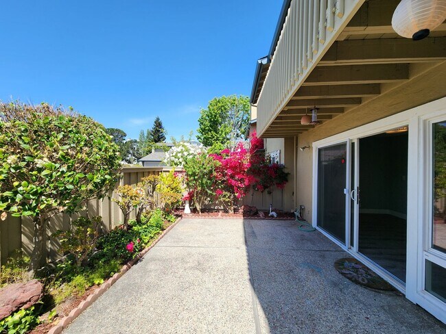 Building Photo - Spacious 4 bedroom in Foster City