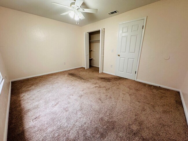 Building Photo - SW Gainesville Condo