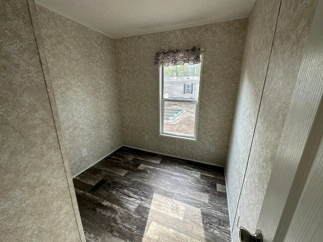 Building Photo - 55099 Zweifel Rd