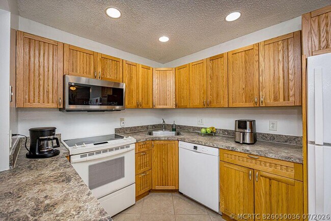 Building Photo - 539 Shady Pine Way