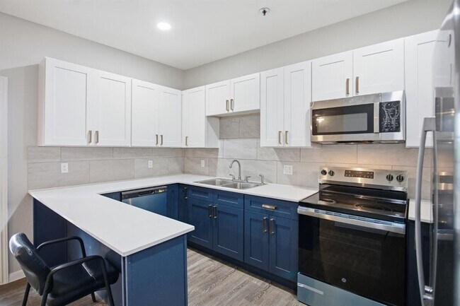 Building Photo - 611 Carpenter Ave