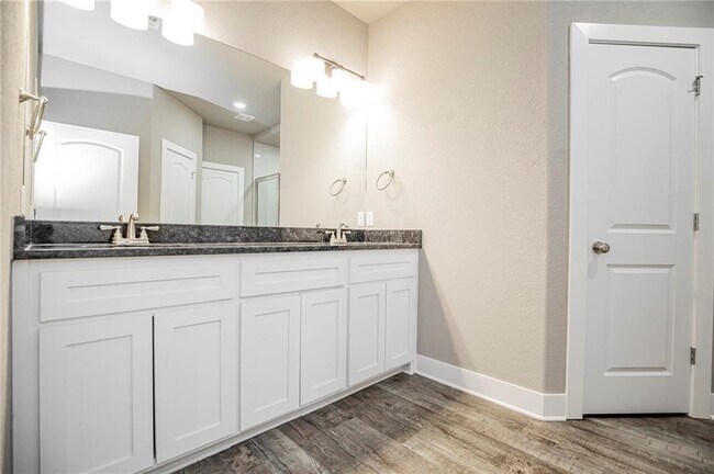 Building Photo - 1249 Seay Cir