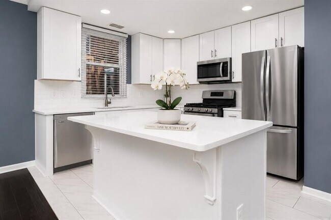 Building Photo - 3539 Mt Vernon Cir