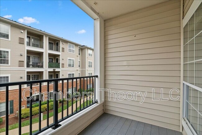 Building Photo - 4852 Eisenhower Ave