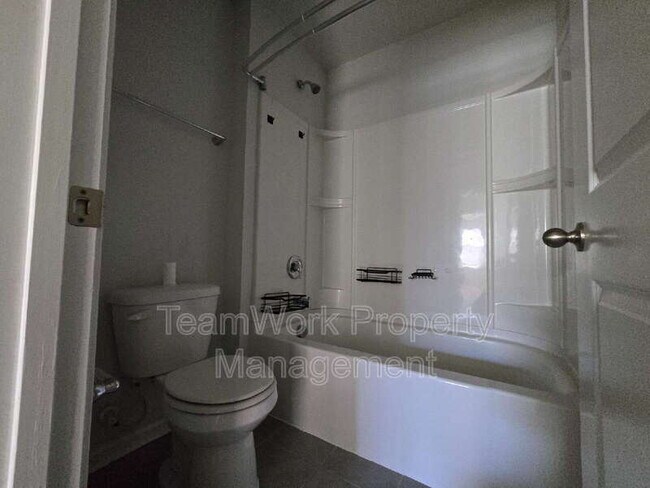 Building Photo - 454 Zenith Blvd