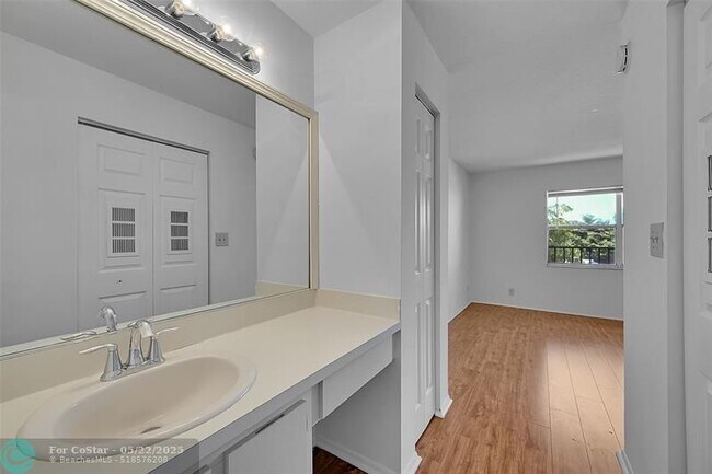 Building Photo - 9186 NW 40th St