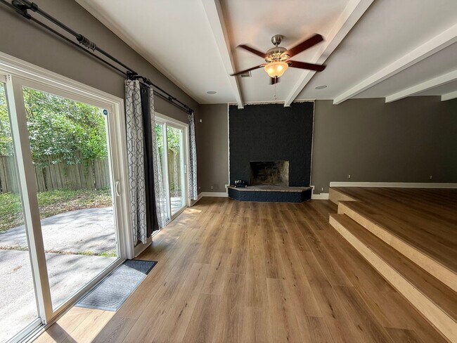 Building Photo - Spacious Updated Ranch in West Oak Forest